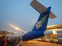 ラオス国営航空のプロペラ機で、ハノイからラオスの古都ルアンパバーンへ