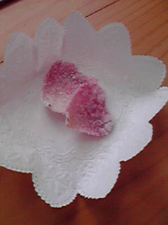 バラ花びらのお菓子