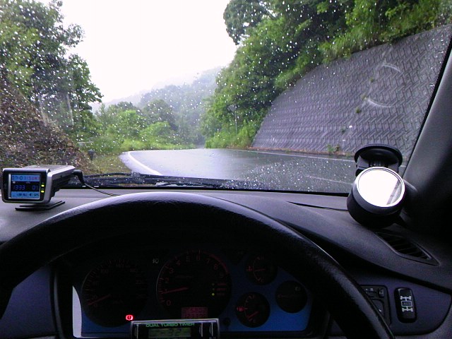 雨は四駆でドライブ?