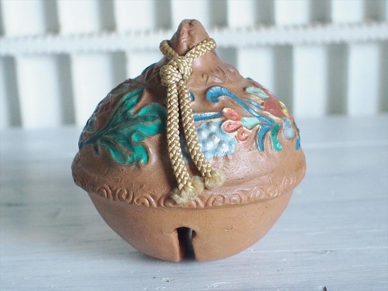 ・古い土鈴・古代風花柄のすず☆古道具インテリア小物飾りコレクション郷土祭民芸品工芸ディスプレイ ・古い土鈴・古代風花柄のすず☆古道具インテリア小物飾りコレクション郷土祭民芸品工芸ディスプレイ