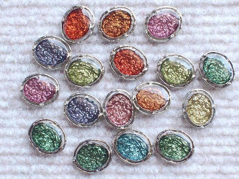 レトロビンテージ手芸雑貨*アクセサリーパーツみたいな金属ボタン・15×17㎜・色々17個セット☆リメイク レトロビンテージ手芸雑貨*アクセサリーパーツみたいな金属ボタン・15×17㎜・色々17個セット☆リメイク