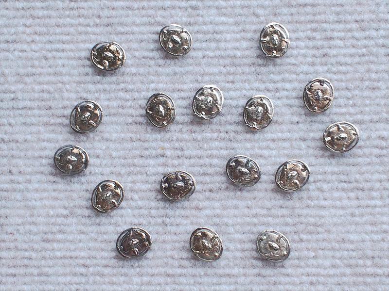 レトロビンテージ手芸雑貨*アクセサリーパーツみたいな金属ボタン・15×17㎜・色々17個セット☆リメイク レトロビンテージ手芸雑貨*アクセサリーパーツみたいな金属ボタン・15×17㎜・色々17個セット☆リメイク
