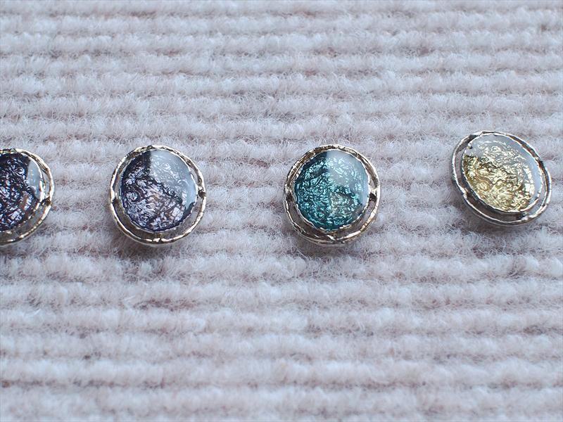 レトロビンテージ手芸雑貨*アクセサリーパーツみたいな金属ボタン・15×17㎜・色々17個セット☆リメイク レトロビンテージ手芸雑貨*アクセサリーパーツみたいな金属ボタン・15×17㎜・色々17個セット☆リメイク