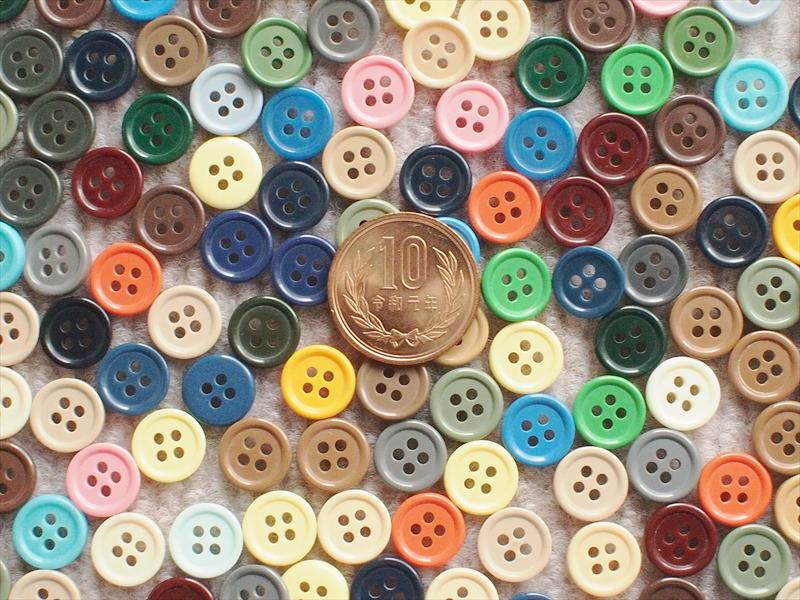 レトロ手芸雑貨・ボタン*ドールアウトフィットなどに・シンプル・カラー四つ穴・11㎜・570個☆リメイク レトロ手芸雑貨・ボタン*ドールアウトフィットなどに・シンプル・カラー四つ穴・11㎜・570個☆リメイク