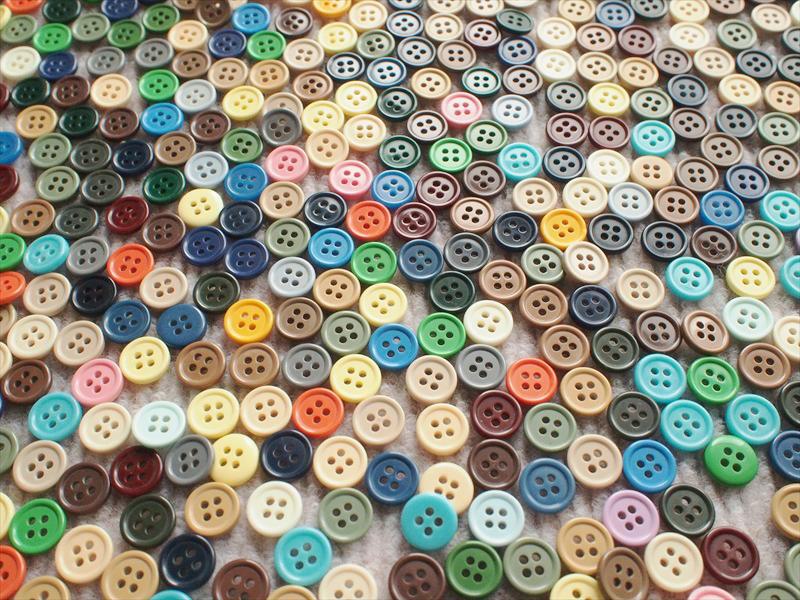 レトロ手芸雑貨・ボタン*ドールアウトフィットなどに・シンプル・カラー四つ穴・11㎜・570個☆リメイク レトロ手芸雑貨・ボタン*ドールアウトフィットなどに・シンプル・カラー四つ穴・11㎜・570個☆リメイク