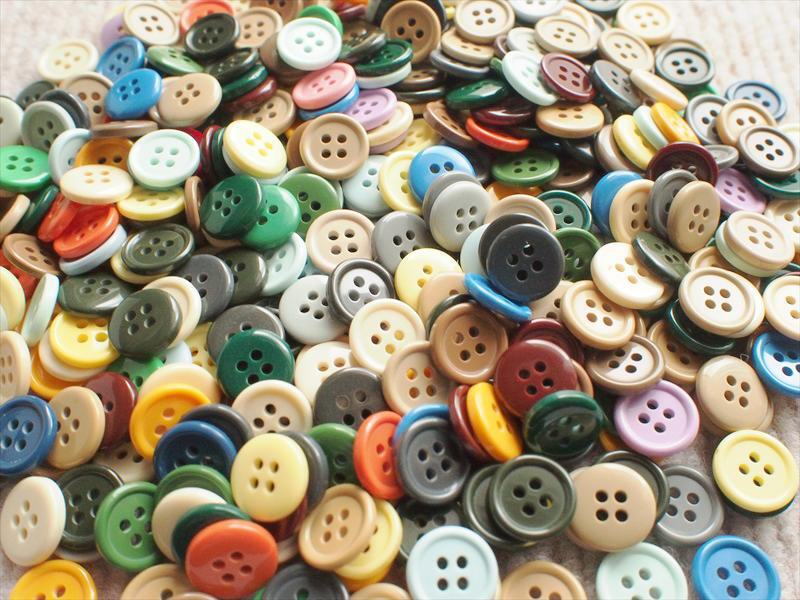 レトロ手芸雑貨・ボタン*ドールアウトフィットなどに・シンプル・カラー四つ穴・12㎜・410個☆リメイク レトロ手芸雑貨・ボタン*ドールアウトフィットなどに・シンプル・カラー四つ穴・12㎜・410個☆リメイク