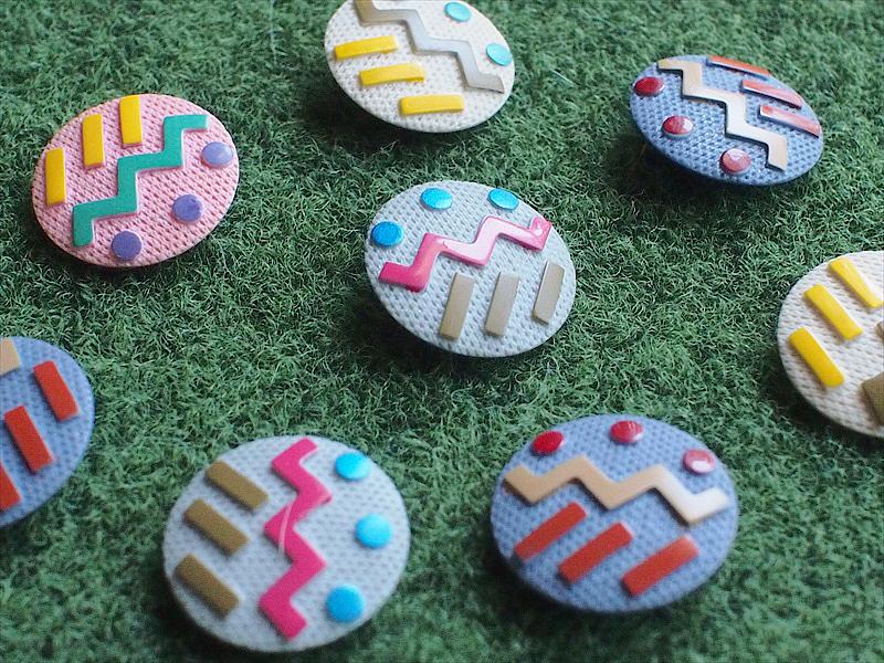 レトロビンテージ手芸雑貨*幾何学ポップなボタン4色8個セットФ23mm☆リメイク装飾パーツデコ レトロビンテージ手芸雑貨*幾何学ポップなボタン4色8個セットФ23mm☆リメイク装飾パーツデコ