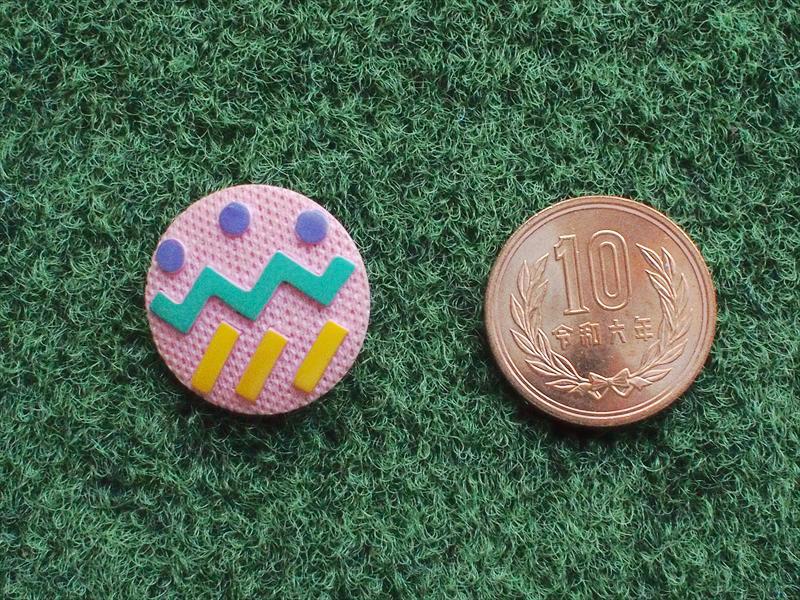 レトロビンテージ手芸雑貨*幾何学ポップなボタン4色8個セットФ23mm☆リメイク装飾パーツデコ レトロビンテージ手芸雑貨*幾何学ポップなボタン4色8個セットФ23mm☆リメイク装飾パーツデコ