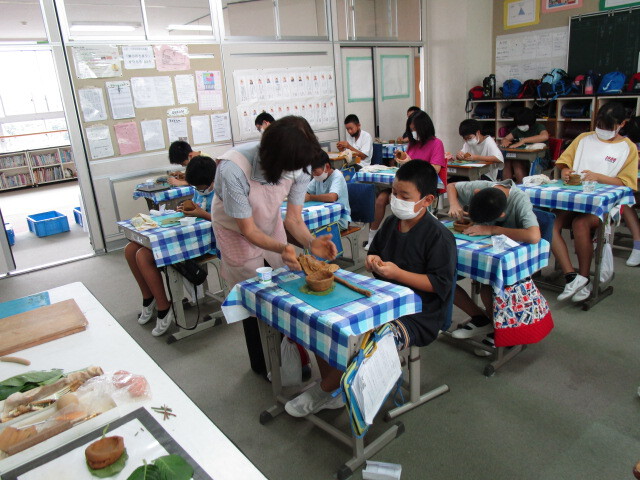 袋井市内小学校６年生対象　 土器作り体験２０２２！！
