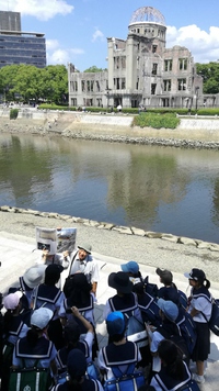 平和への願いを込めて中学生が「広島平和記念式典」に参列