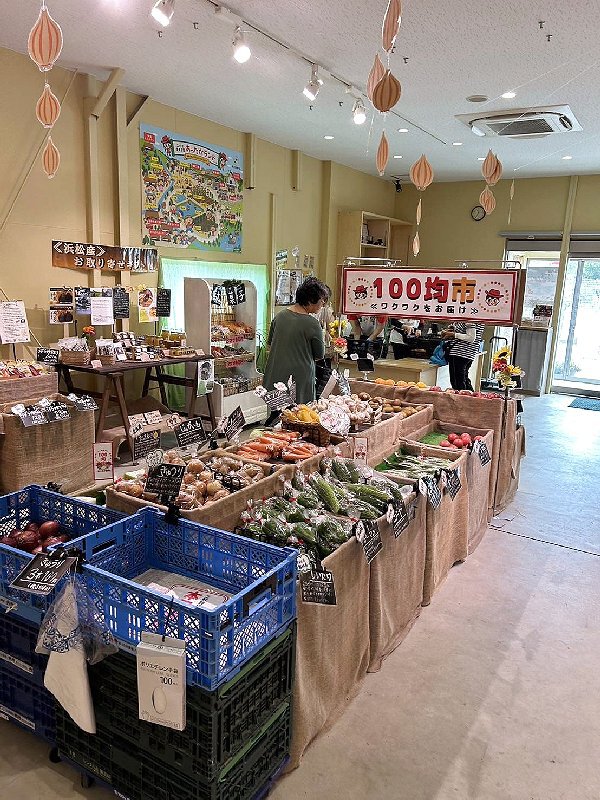 坪井町のあったか農場に山下用司さんがポスターハリハリ応援!感謝します! 坪井町のあったか農場に山下用司さんがポスターハリハリ応援!感謝します!