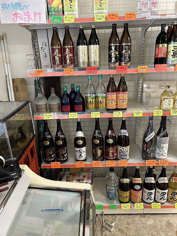 坪井町の中村酒店で山下用司さんがポスターハリハリ応援! 坪井町の中村酒店で山下用司さんがポスターハリハリ応援!