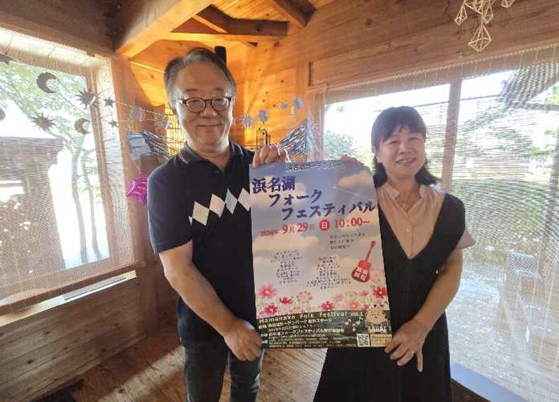 湖風プレゼンツ「七夕コンサート」でりっぷるとぉん・らいと♪ハーモニー・デュラエモンズのみなさんがPR! 湖風プレゼンツ「七夕コンサート」でりっぷるとぉん・らいと♪ハーモニー・デュラエモンズのみなさんがPR!