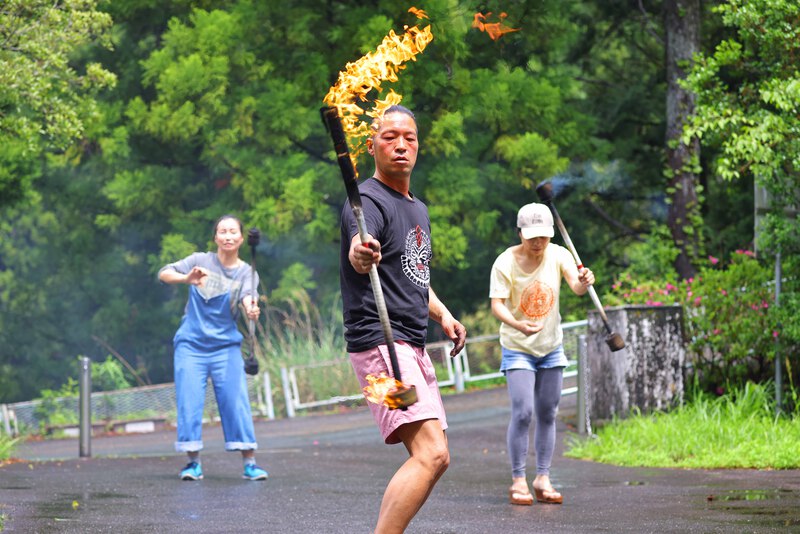 廃校でファイヤーダンス! 廃校でファイヤーダンス!