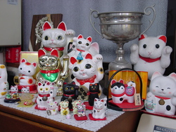 まねきねこに紛れて