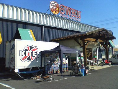 SWENブース「X-Kites」デモカー登場!