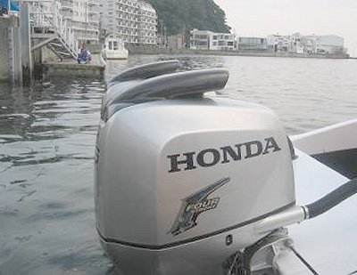 ホンダマリン船外機とレース艇