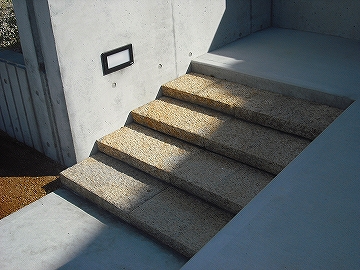 御影石の階段