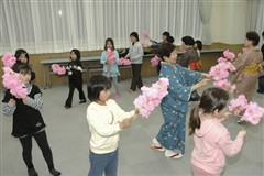 【画像】ミニ姫様道中の練習