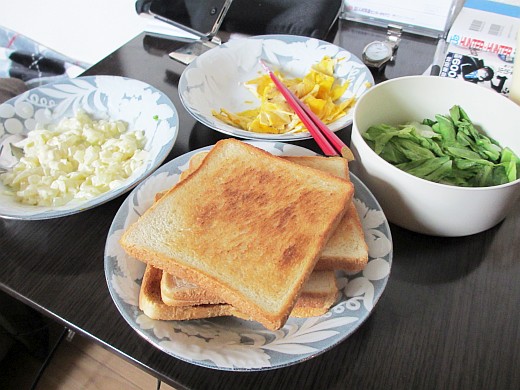 今日の朝ご飯-手巻サンド