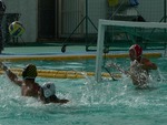 水上の熱い戦い