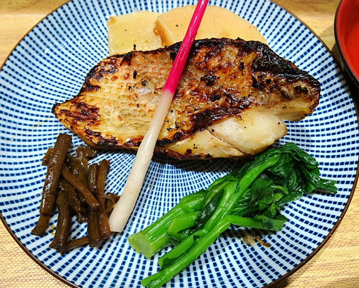 ららぽーと磐田の和食レストラン 釜戸ご飯 さち福や で惣菜バイキング付きランチを楽しむ 澪 軌跡を描く