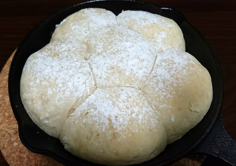 【簡単レシピ】ホームベーカリ不要！スキレットでできるふわふわのちぎりパンの作り方！