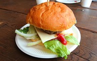 【グランピング】伊勢志摩エバーグレイズのランチは自分で作る絶品ビック・ハンバーガー！