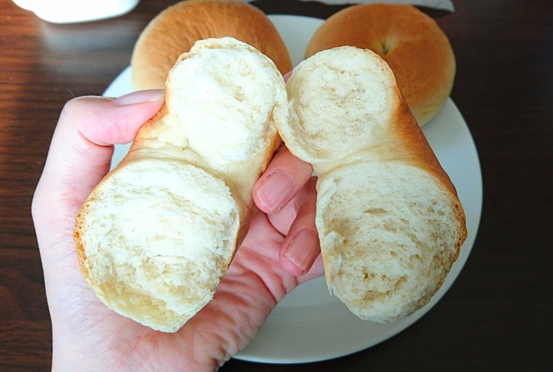 【レシピ】外はカリカリ、中はもっちり！茹でてから焼くパン「ベーグル」を作ってみたら案外簡単だった！