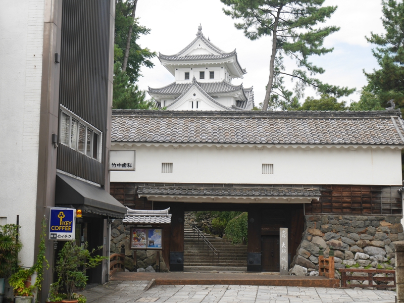 岐阜県大垣にある大垣城は街中にある真っ白な天守閣がきれい! 岐阜県大垣にある大垣城は街中にある真っ白な天守閣がきれい!