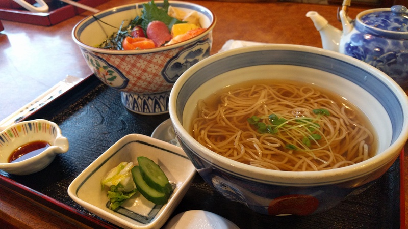 天竜そばニュー藤屋 の海鮮丼定食がうまい! 天竜そばニュー藤屋 の海鮮丼定食がうまい!