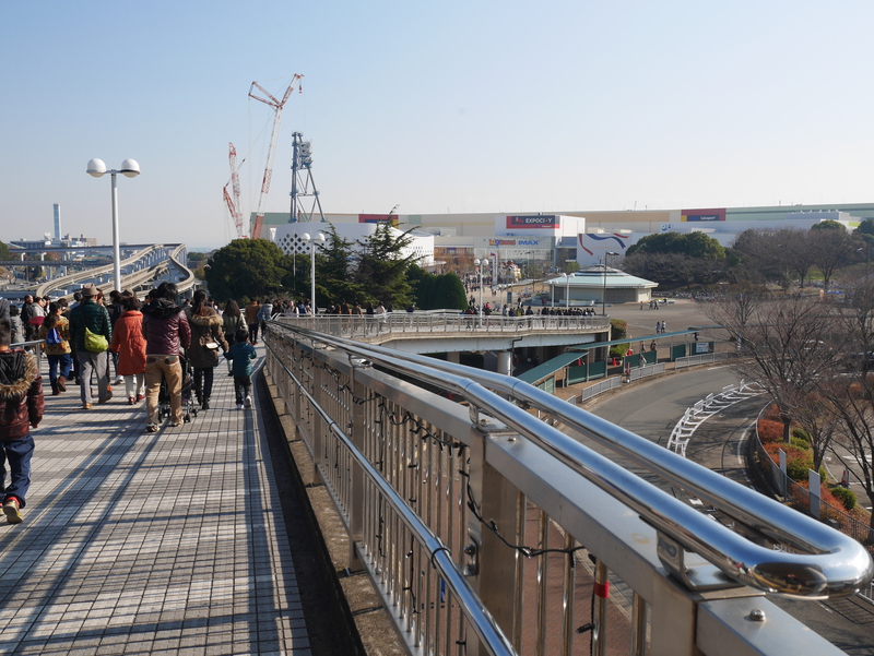 大阪エキスポシティにあるガンダムスクエアの像がかっこいい!気になるお店の様子は?? 大阪エキスポシティにあるガンダムスクエアの像がかっこいい!気になるお店の様子は??