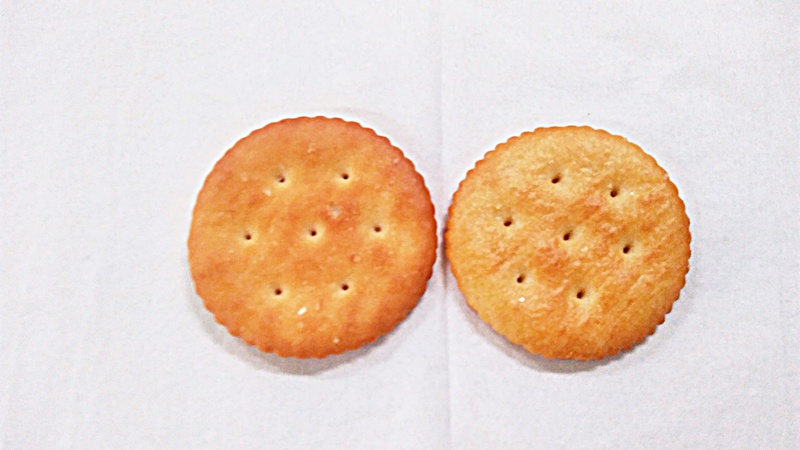 旧リッツの生き残りが100円ハウスレモンに!ついでに旧リッツと新リッツを食べ比べてみた。 旧リッツの生き残りが100円ハウスレモンに!ついでに旧リッツと新リッツを食べ比べてみた。