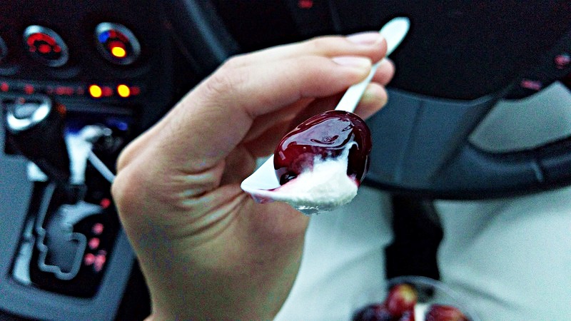 秋の定番コンビニスイーツはこれ!ミニストップの『まるごとぶどうパフェ』は手軽で癖になるおいしさ! 秋の定番コンビニスイーツはこれ!ミニストップの『まるごとぶどうパフェ』は手軽で癖になるおいしさ!