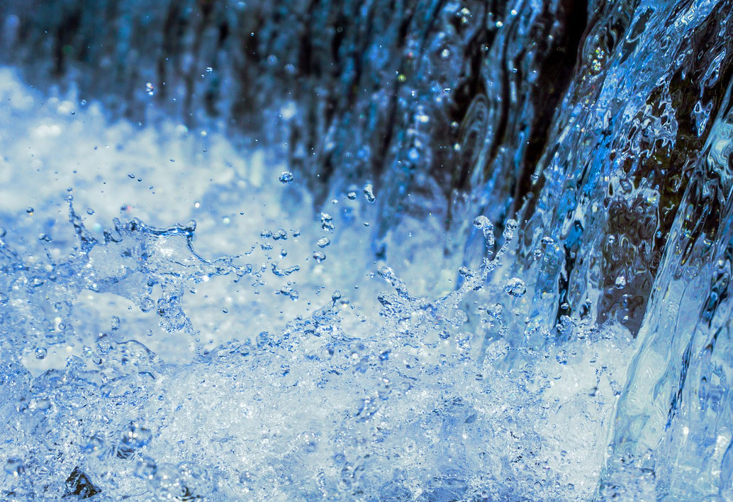 水 水
