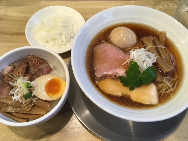 【静岡市葵区】麺屋 日出次 丸鶏味玉そば+玉ねぎ、まかない丼 【静岡市葵区】麺屋 日出次 丸鶏味玉そば+玉ねぎ、まかない丼