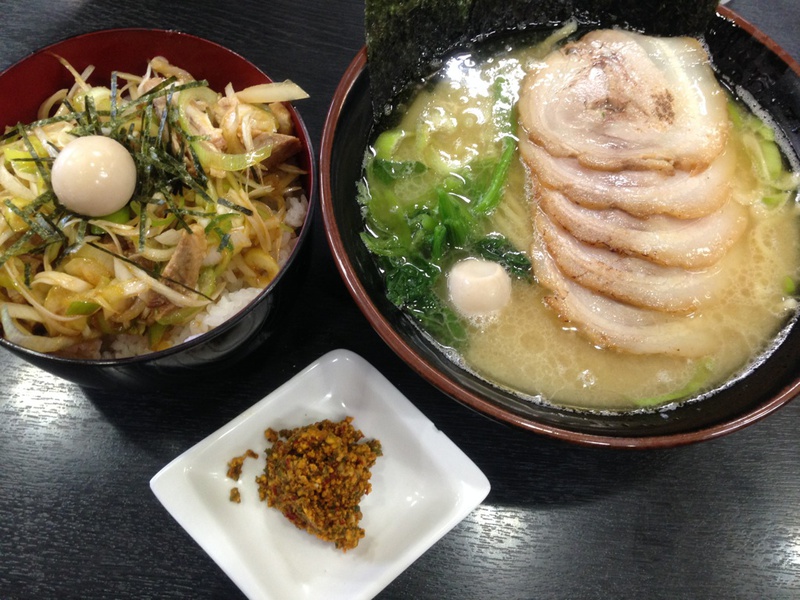 【神奈川県】すずき家 醤油チャーシュー麺+ネギ丼 【神奈川県】すずき家 醤油チャーシュー麺+ネギ丼
