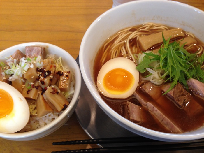 【島田市】らぁ麺めん奏心 肉そば(醤油)、鰹出汁らぁめん(汐) 【島田市】らぁ麺めん奏心 肉そば(醤油)、鰹出汁らぁめん(汐)