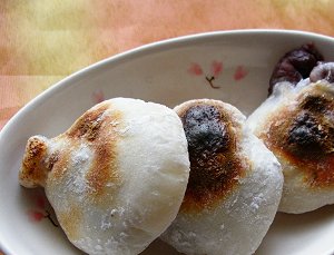 焼き餅を焼く