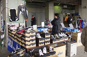 花園でラグビーグッズを