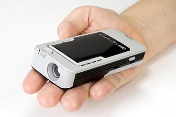 手乗りプロジェクター、日本発売!