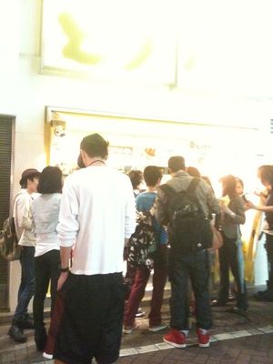 巷で話題のB級グルメ「金のとりから」を食す@渋谷