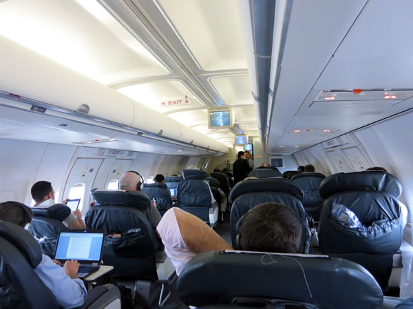 ユナイテッド航空ビジネスクラスの機内の様子（アメリカ国内線）