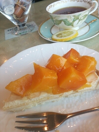 フルーツパーラーTRE・PINIさんへ