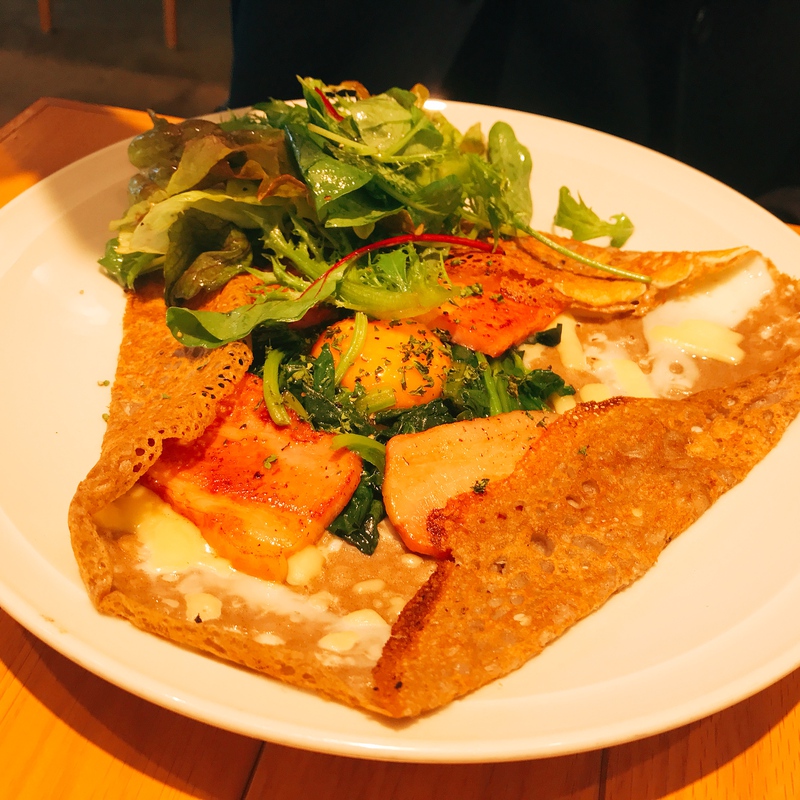 「Marks Cafe」で娘とほっと一息。