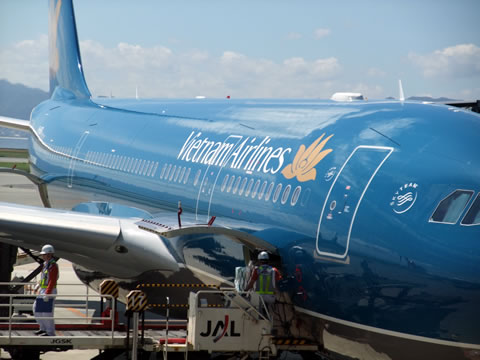 The first boarding to Vietnam Airlines