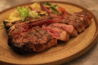 「L’IDIOT RESTAURANT」オーガニック野菜と熟成肉で豪快ランチ！