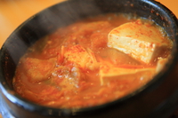 本場韓国の味「遠州屋」の熱々旨辛ランチで汗をかこう！
