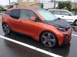 今日の社員駐車場シリーズ・リターンズ