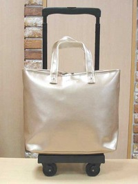 タウンにトラベルに…